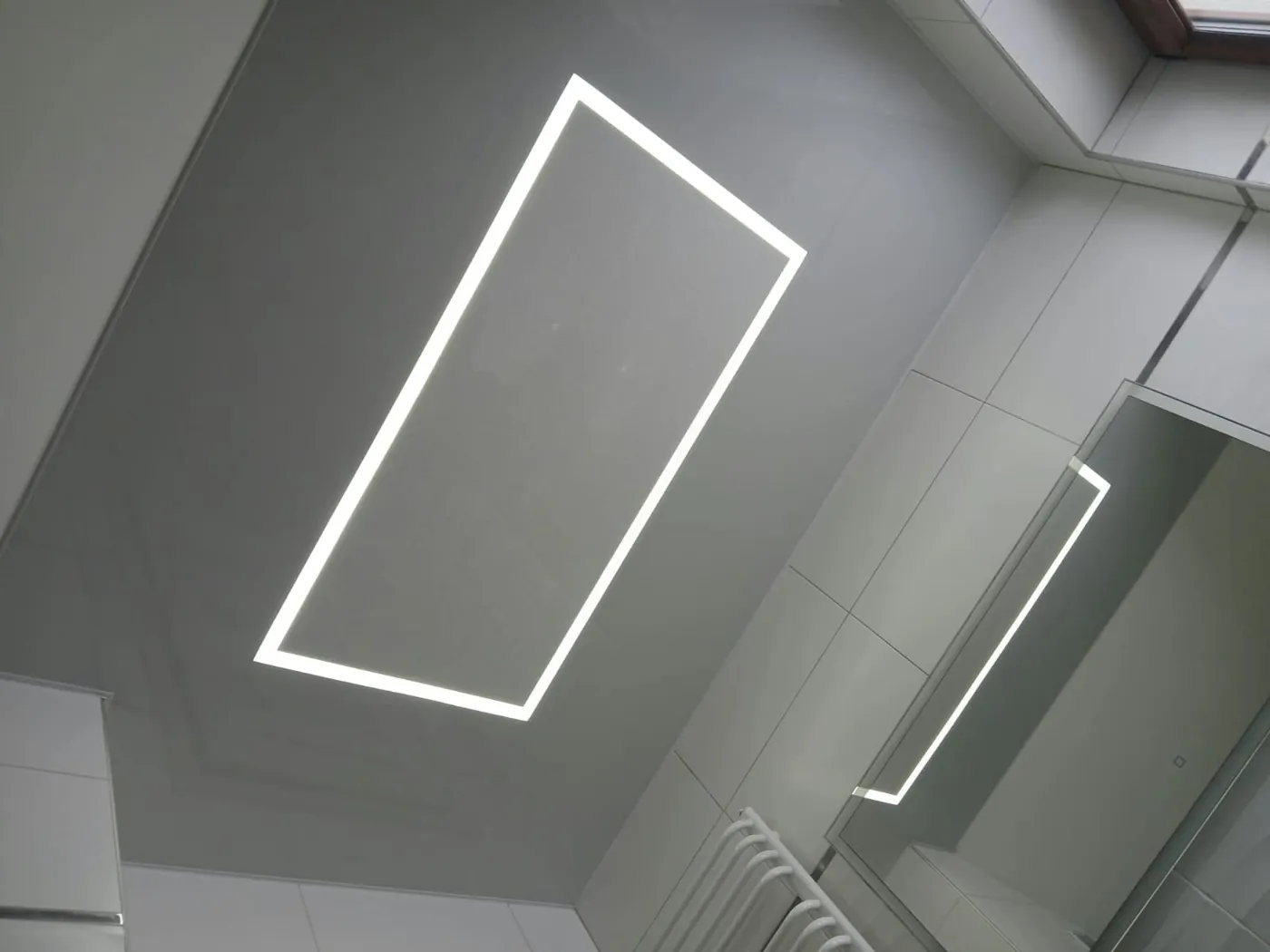 Łazienka, rama LED